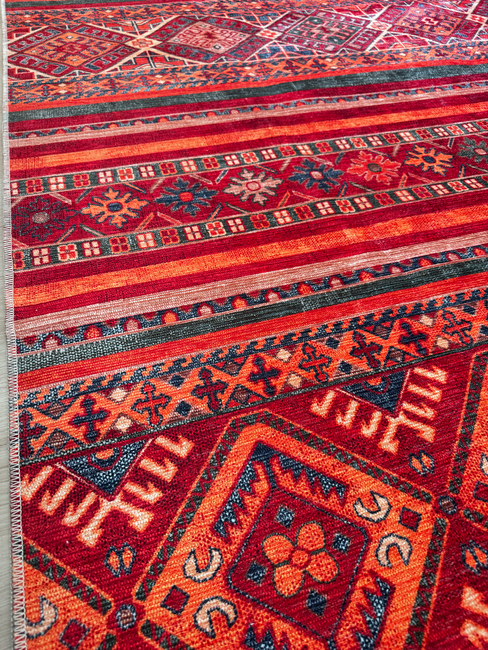 RW1322K washable chenille rug texture and pattern detail